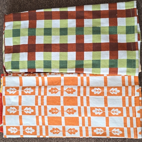 KOHLS CELEBRATE FALL TOGETHER & ST. NICHOLAS SQUARE SET 4 FALL BATH HAND TOWELS - Picture 6 of 8
